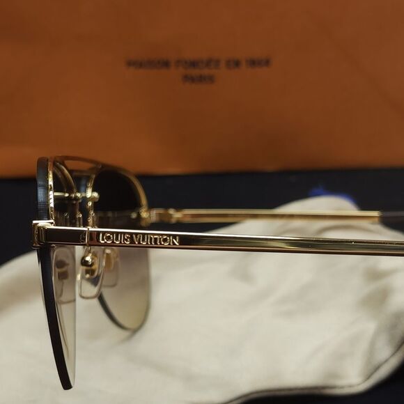Authentic Louis Vuitton Clockwise Sunglasses Z1020W W/ Dust Bag, Box And Bag - Picture 12 of 16